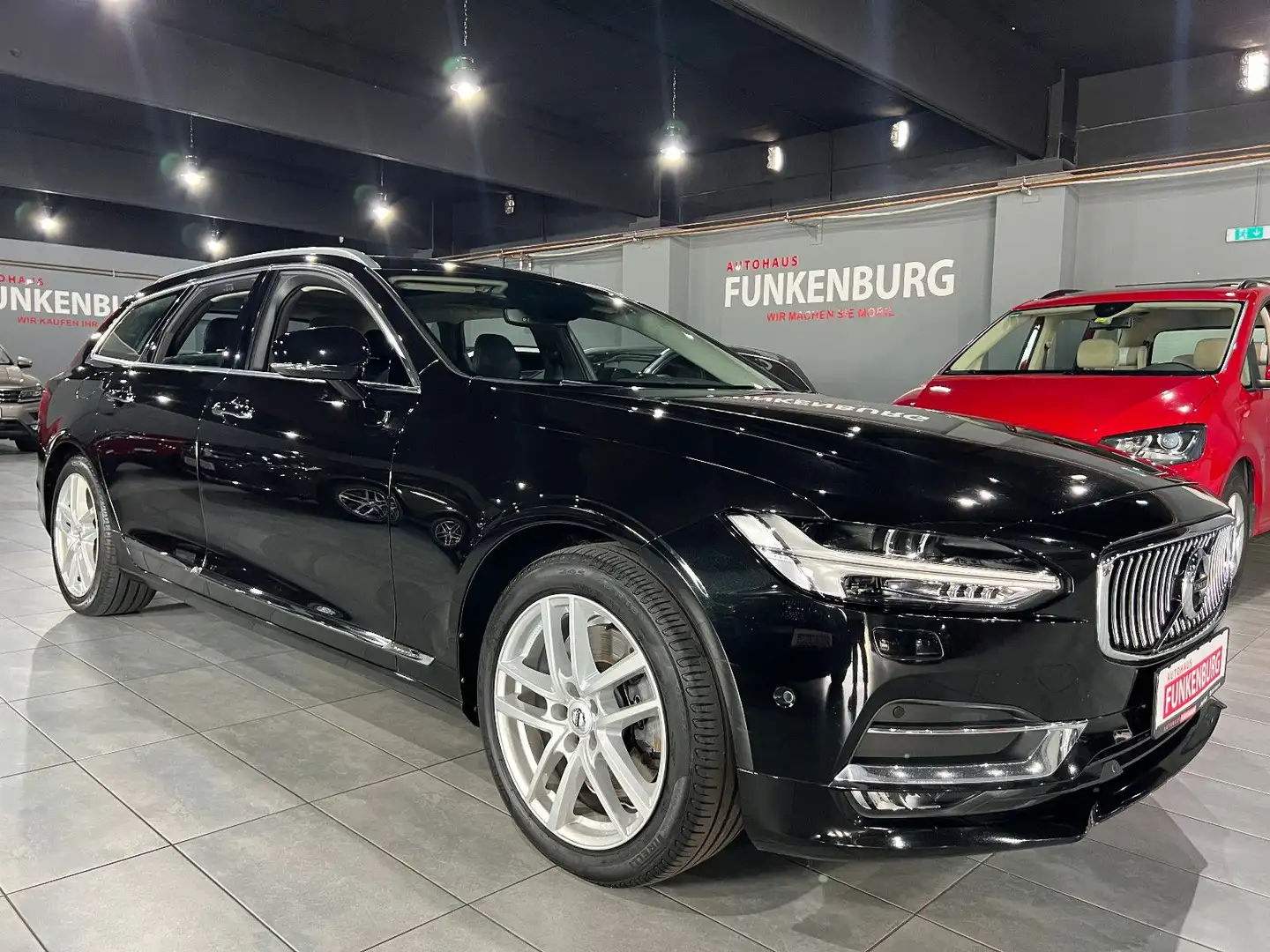 Volvo V90 D5 AWD PANO/ACC/B&W/HUD/LED/360°/AUT/NAVI Schwarz - 1