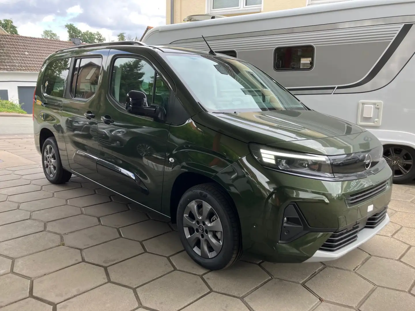 Opel Combo XL als PKW 1.5 CDTI AT8 Elegance Plus NAVI SHZ Verde - 1