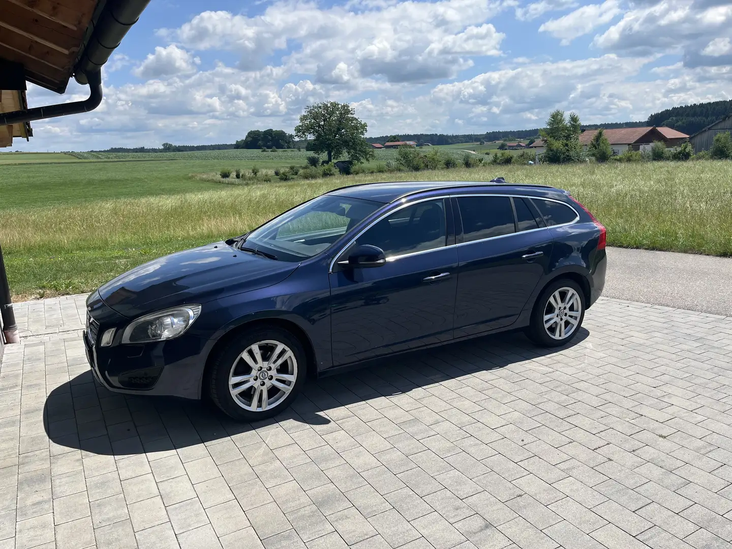 Volvo V60 Blau - 1