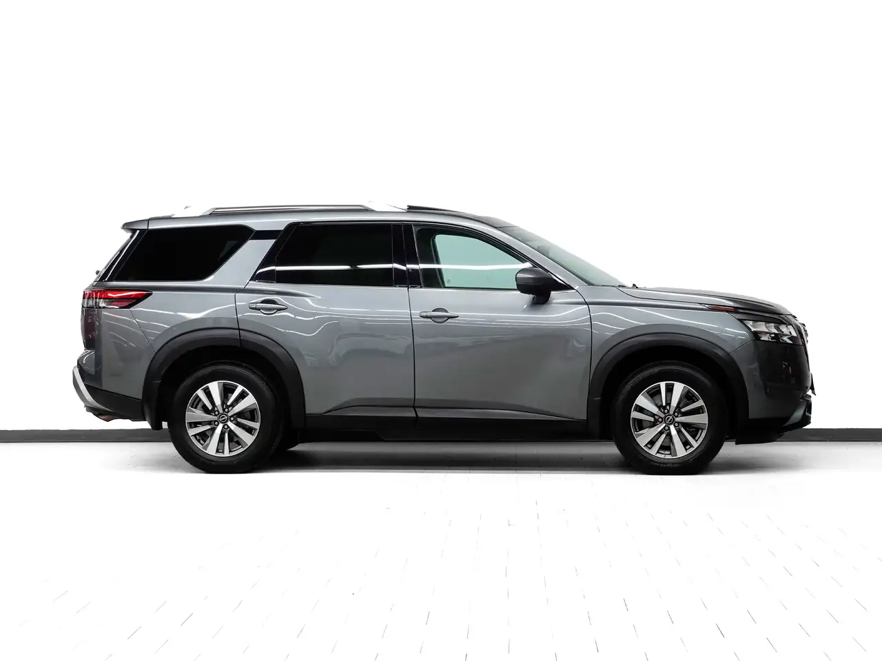 Nissan Pathfinder снимка Nissan Pathfinder