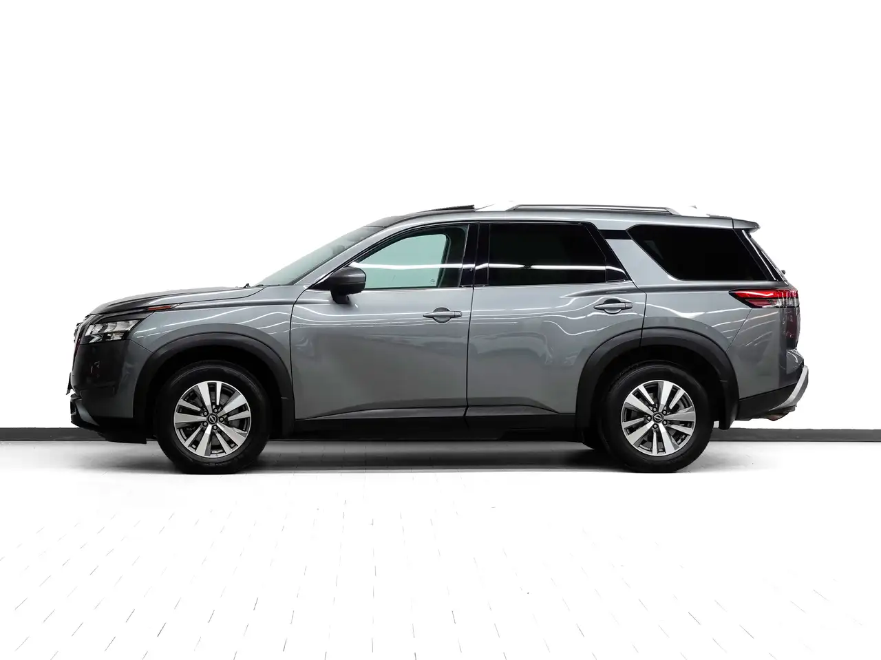 Nissan Pathfinder снимка Nissan Pathfinder