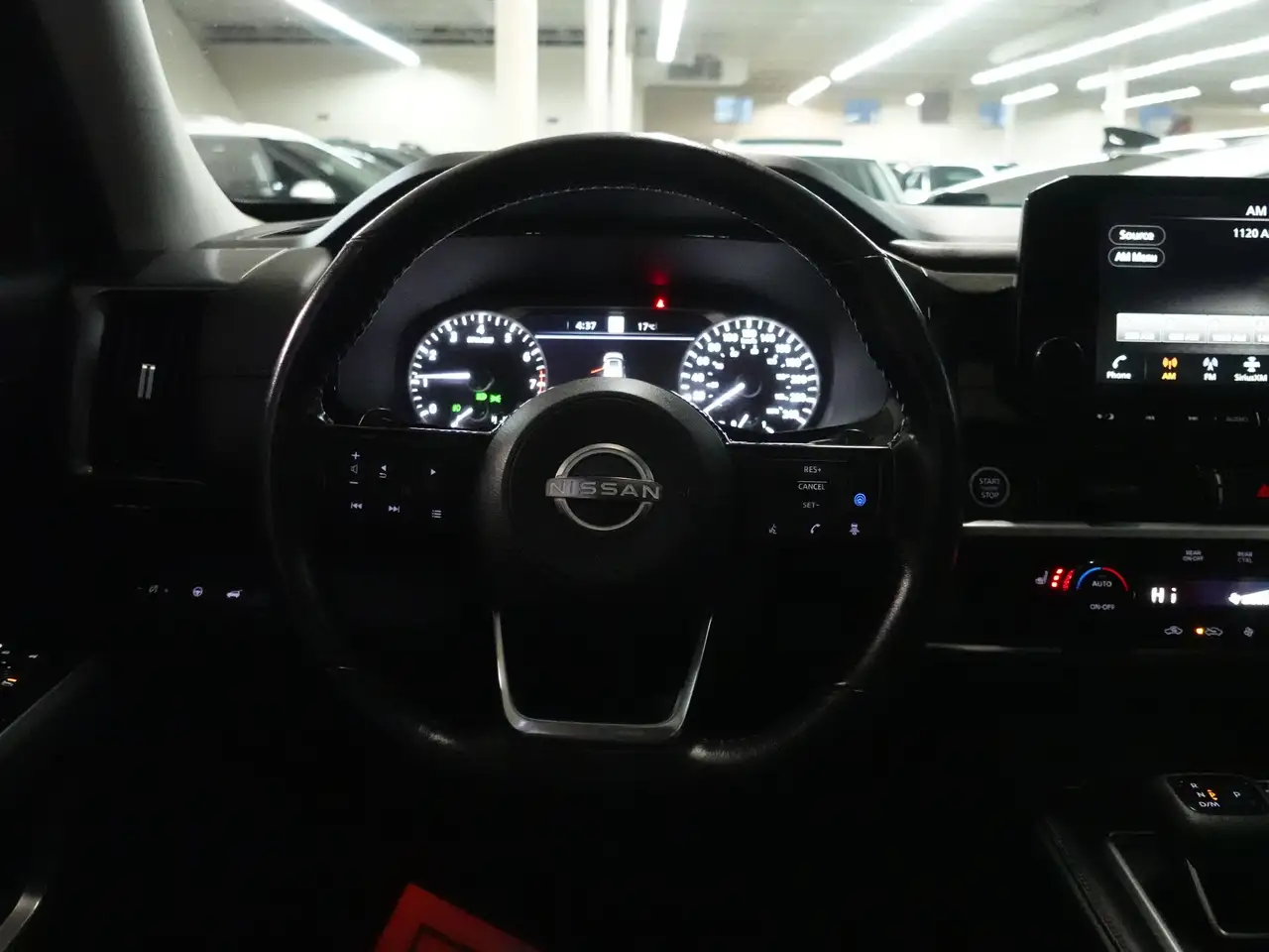 Nissan Pathfinder снимка Nissan Pathfinder