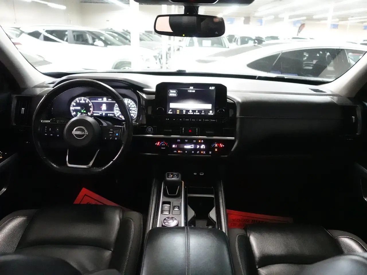 Nissan Pathfinder снимка Nissan Pathfinder