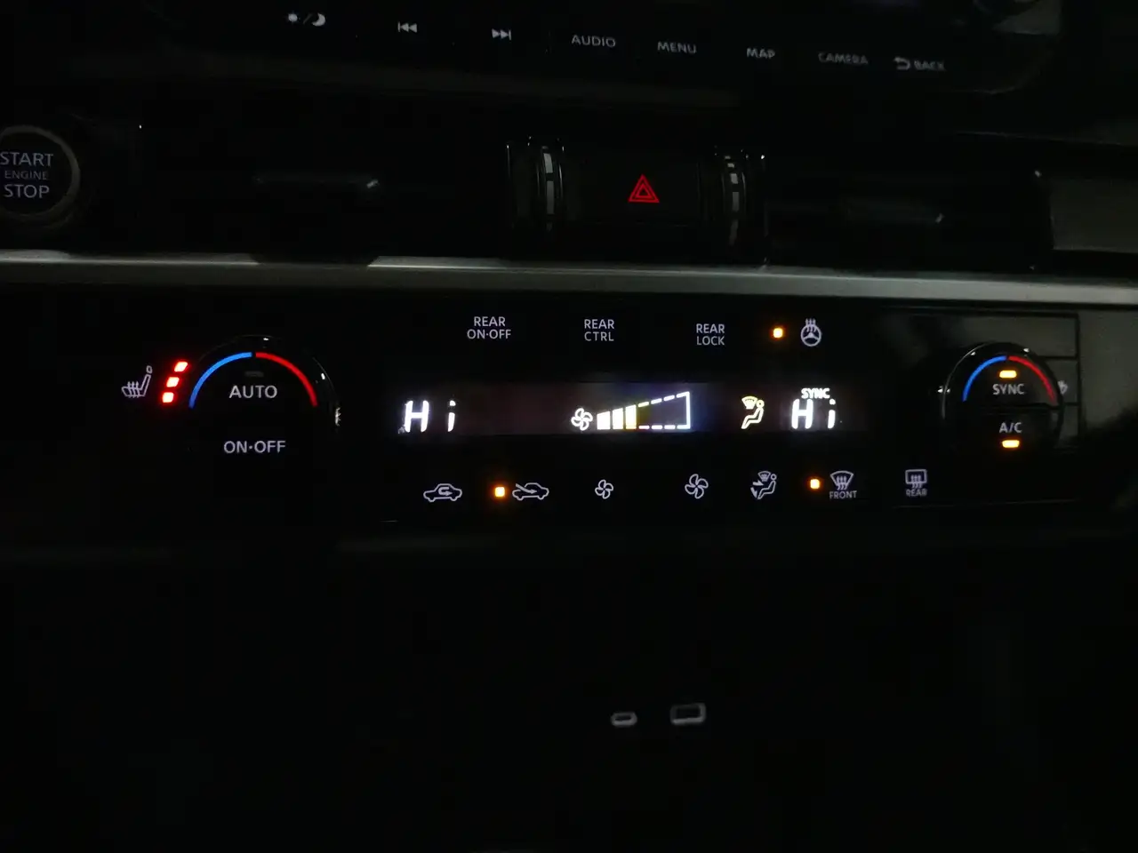 Nissan Pathfinder снимка Nissan Pathfinder