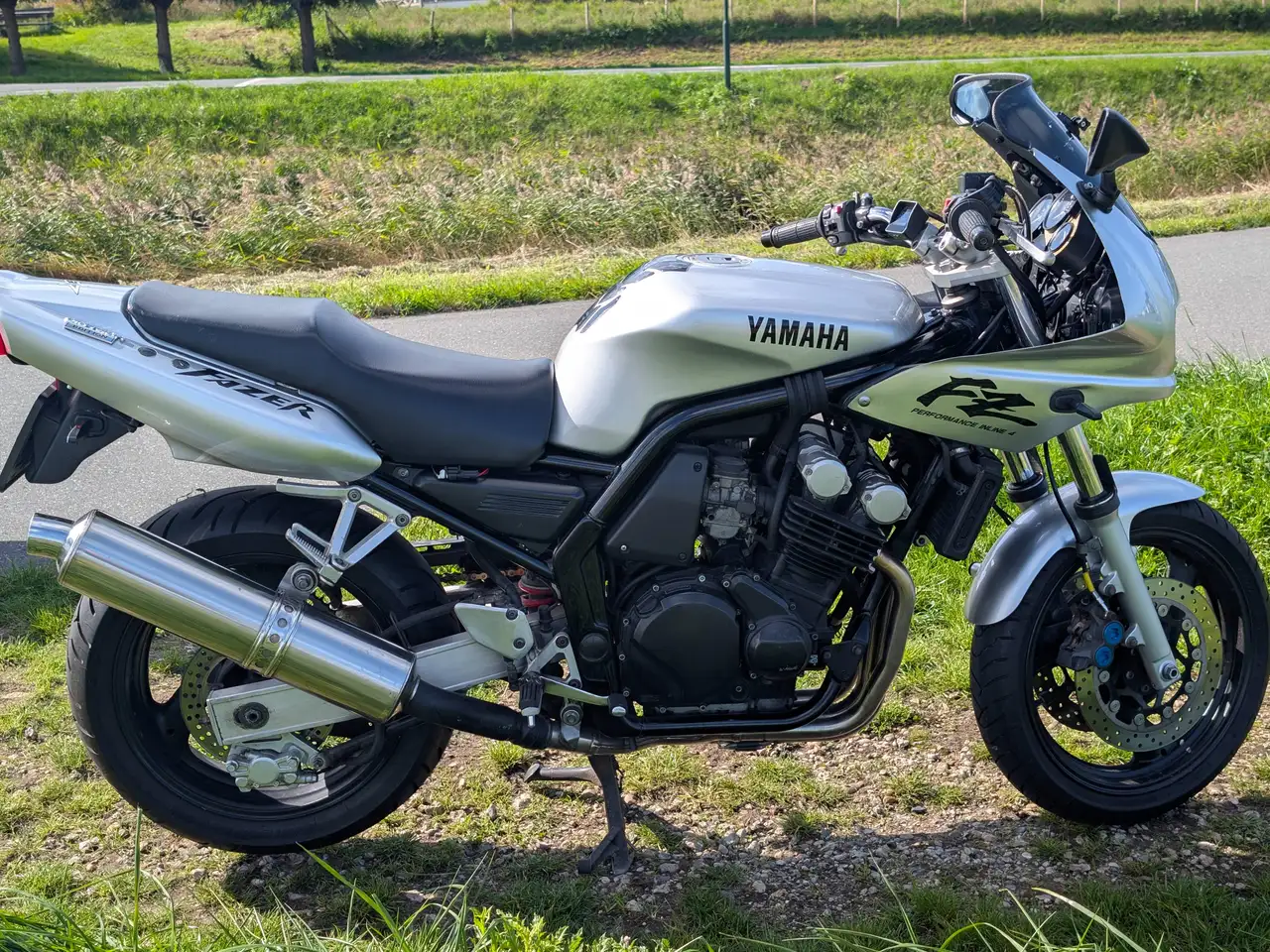 Yamaha FZR 400