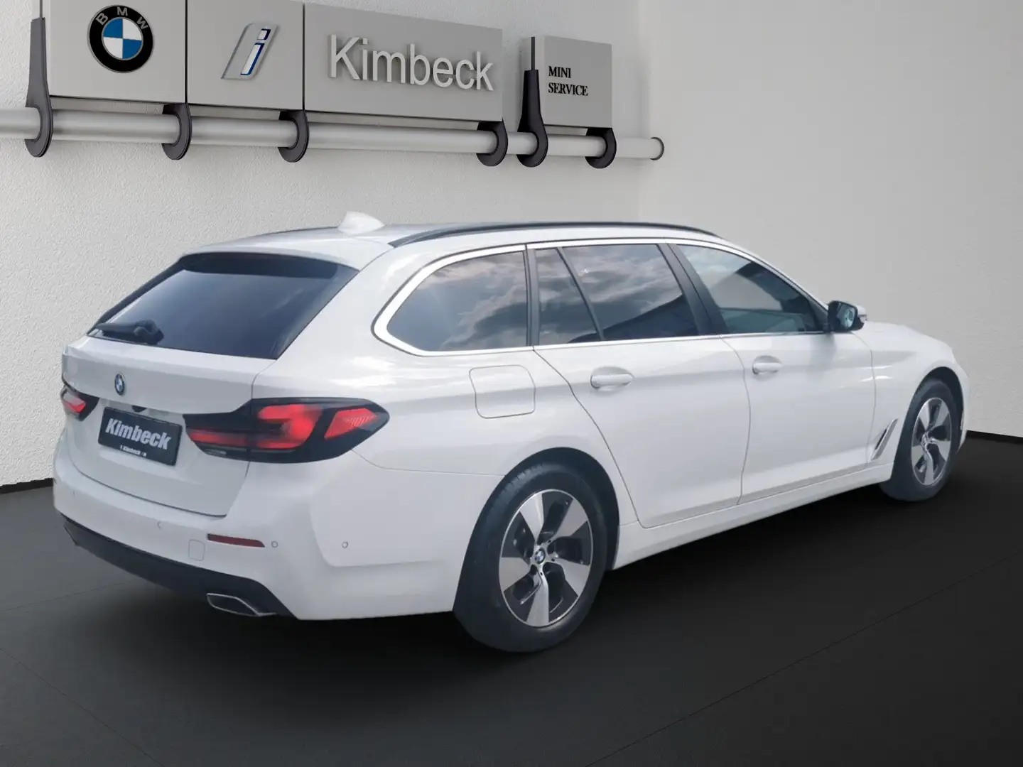 BMW 520 d xDrive Touring LED Standhzg Lenkhzg DrivingA Weiß - 2