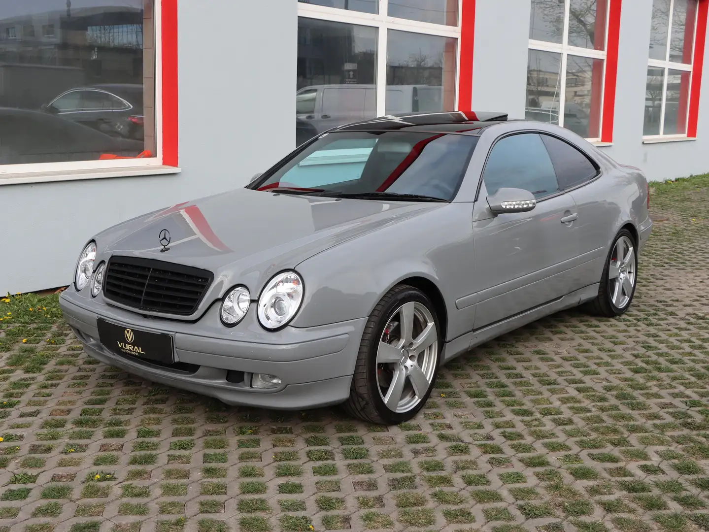 Mercedes-Benz CLK 320 CLK 320 Sport Aut. AMG | SCHIEBEDACH | TOP OPTIK | Grau - 2