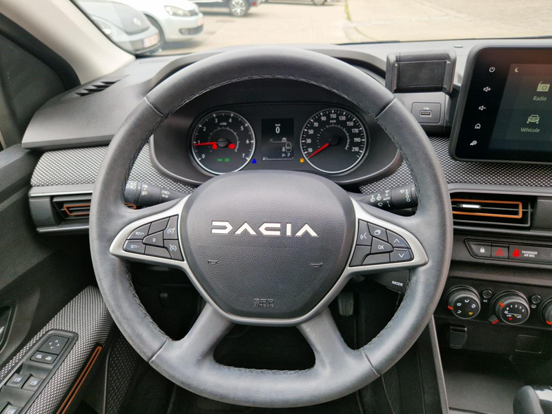 Dacia Sandero 1.0 TCe Expression CVT — photo 17