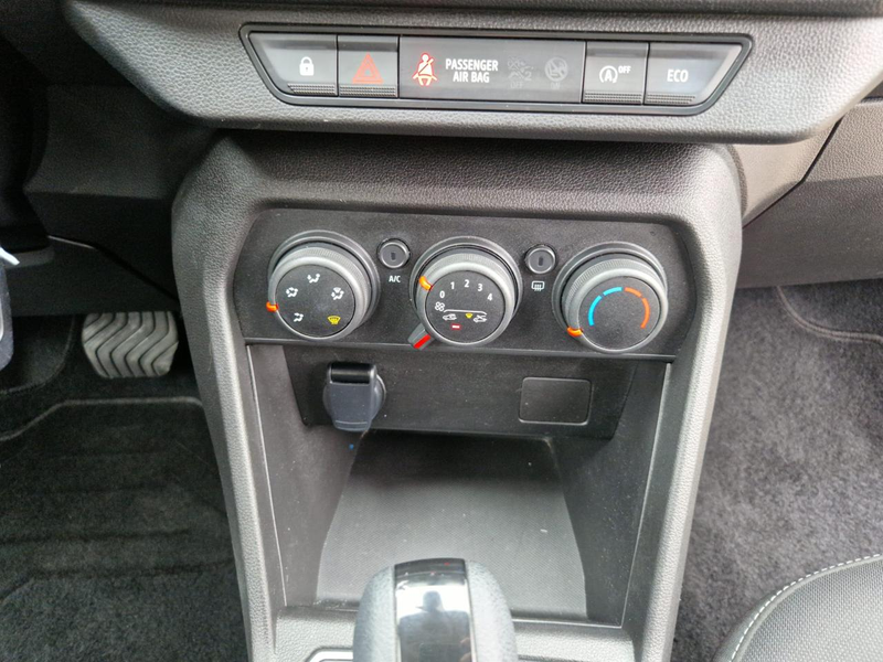 Dacia Sandero 1.0 TCe Expression CVT — photo 11
