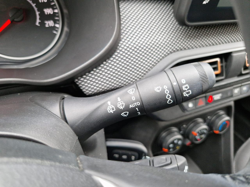 Dacia Sandero 1.0 TCe Expression CVT — photo 9