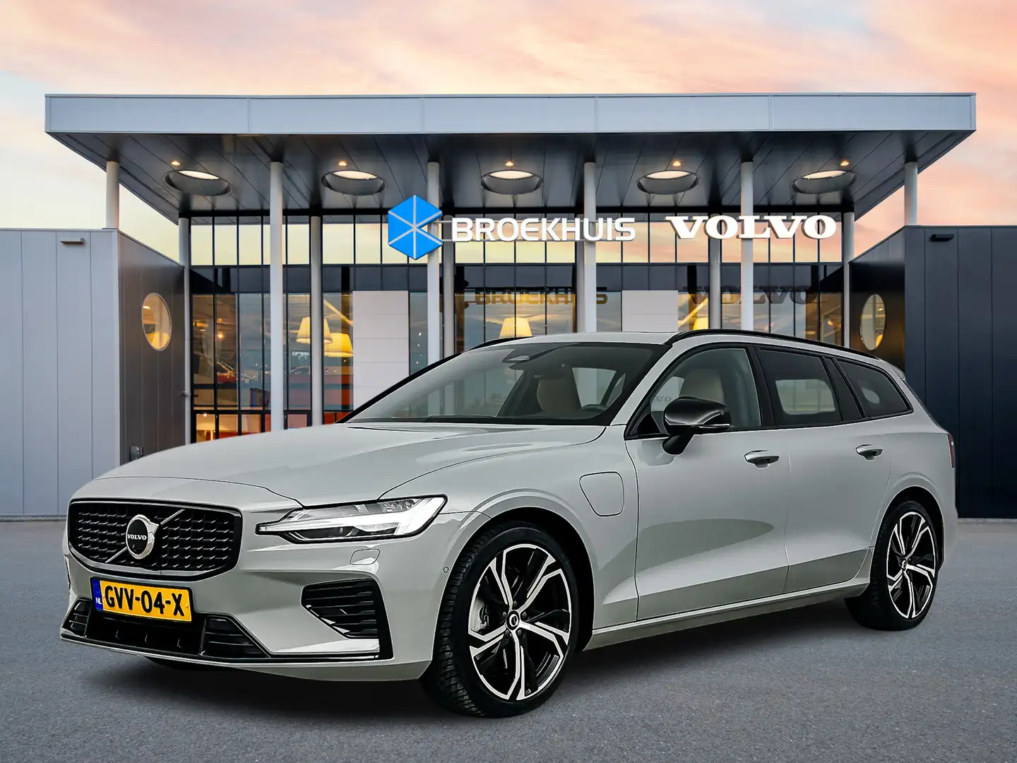 Volvo V60 T6 Recharge AWD Ultra Dark | 19" | Bowers & Wilkin Gris - 1