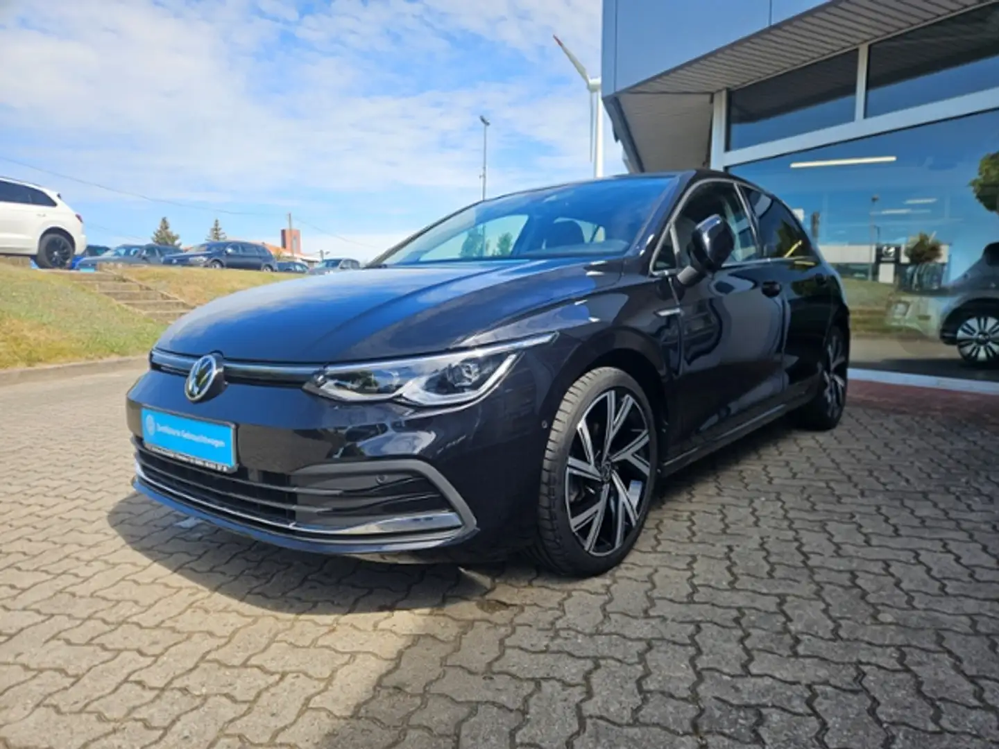 Volkswagen Golf VIII 1.5 eTSI Style, HUD, PANO Negro - 2