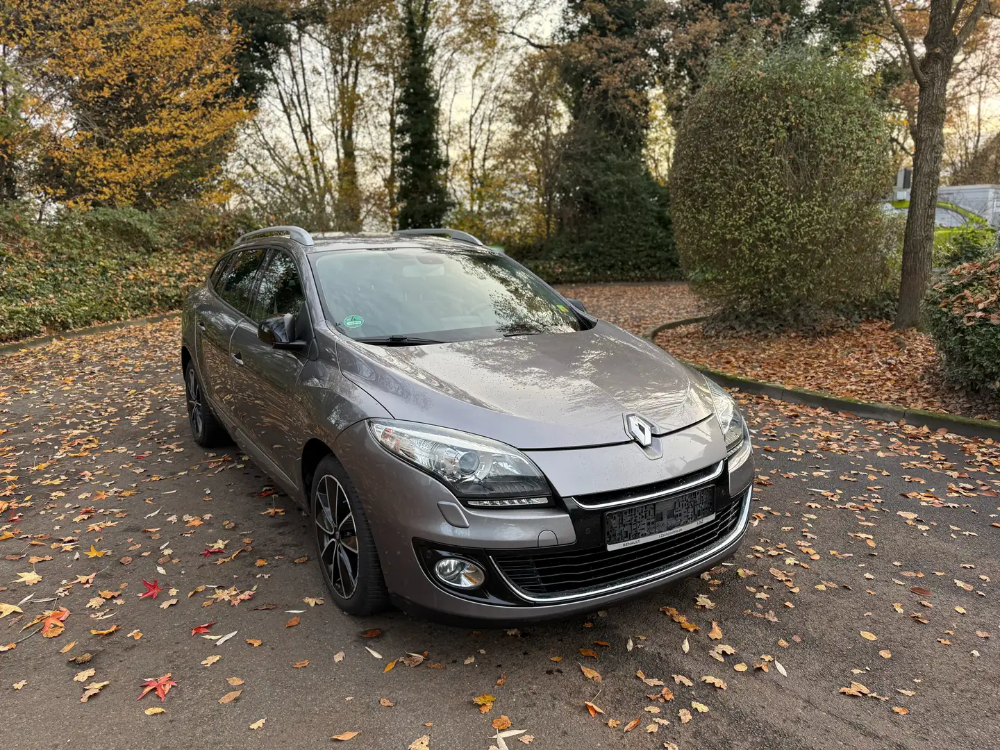 Renault Megane 2.0 Grandtour Automatik / BOSE / Tüv neu / Navi Grau - 2