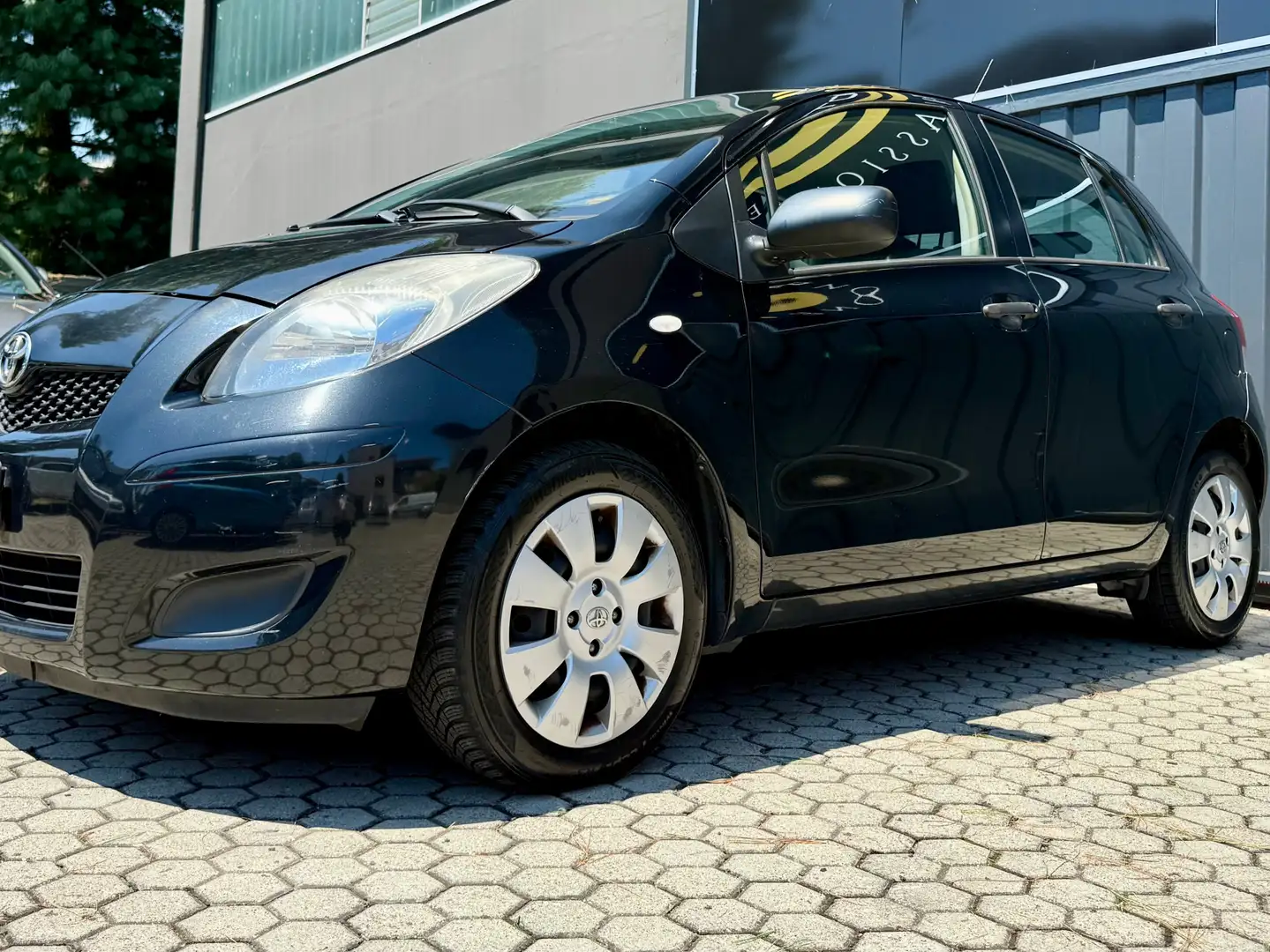 Toyota Yaris Yaris II 2005 5p 1.0 Benzina NEOPATENTATI Nero - 1
