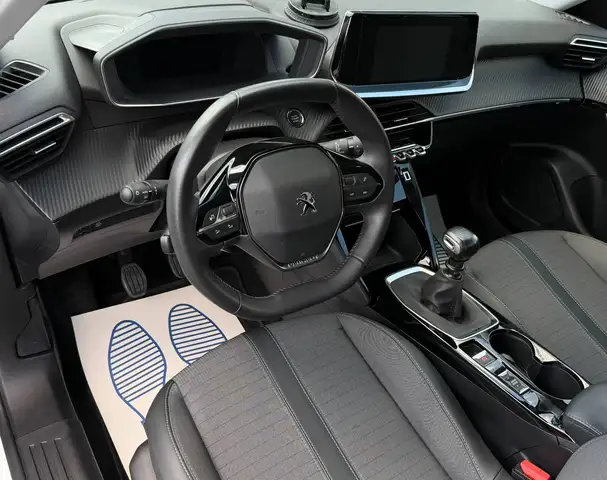 Peugeot 2008 view 5