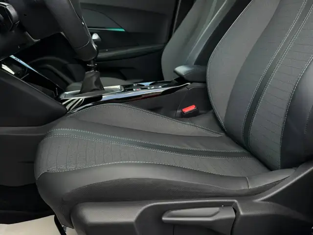 Peugeot 2008 view 6