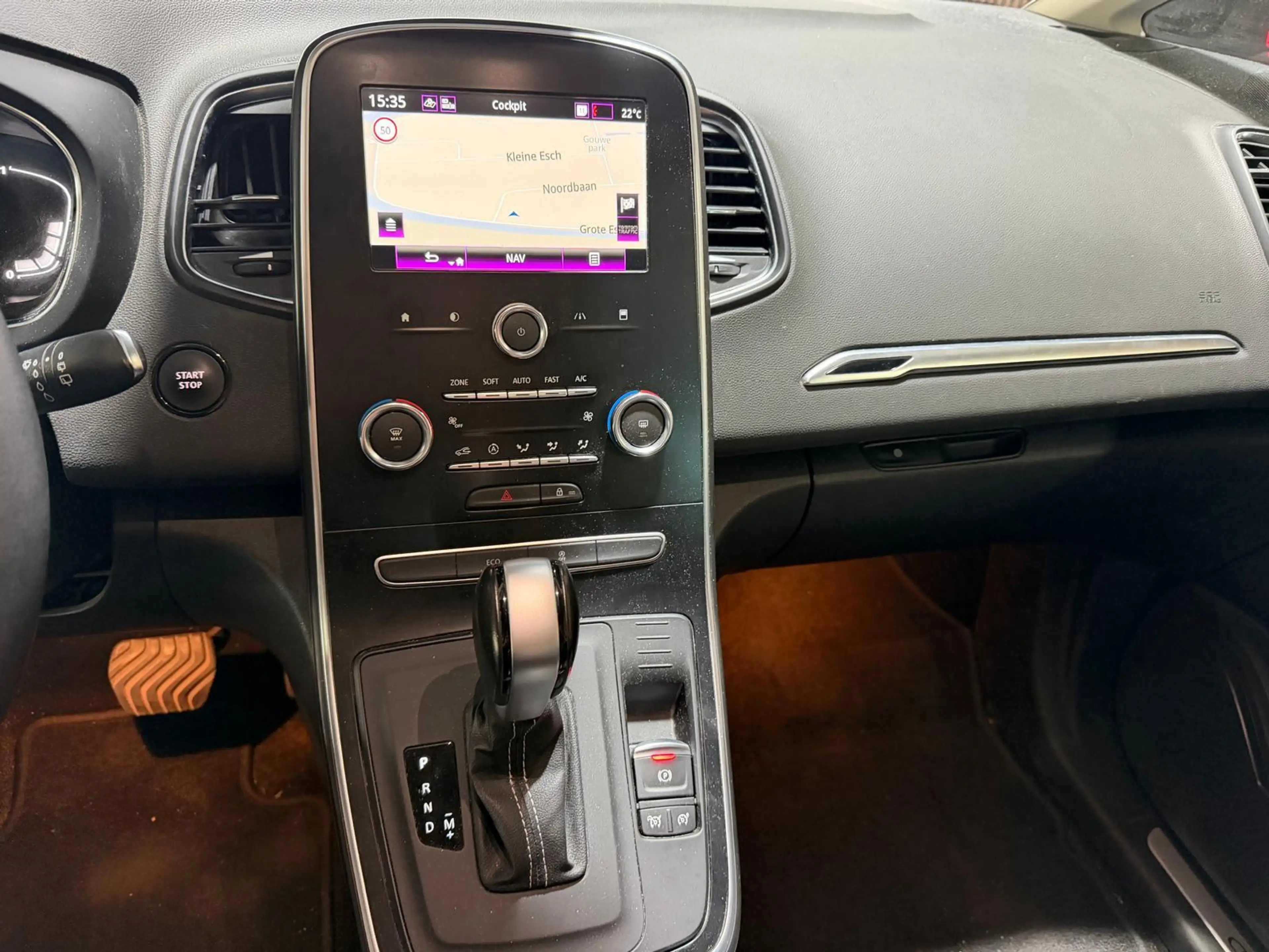 Renault Scenic 1.3 TCe Limited — photo 9