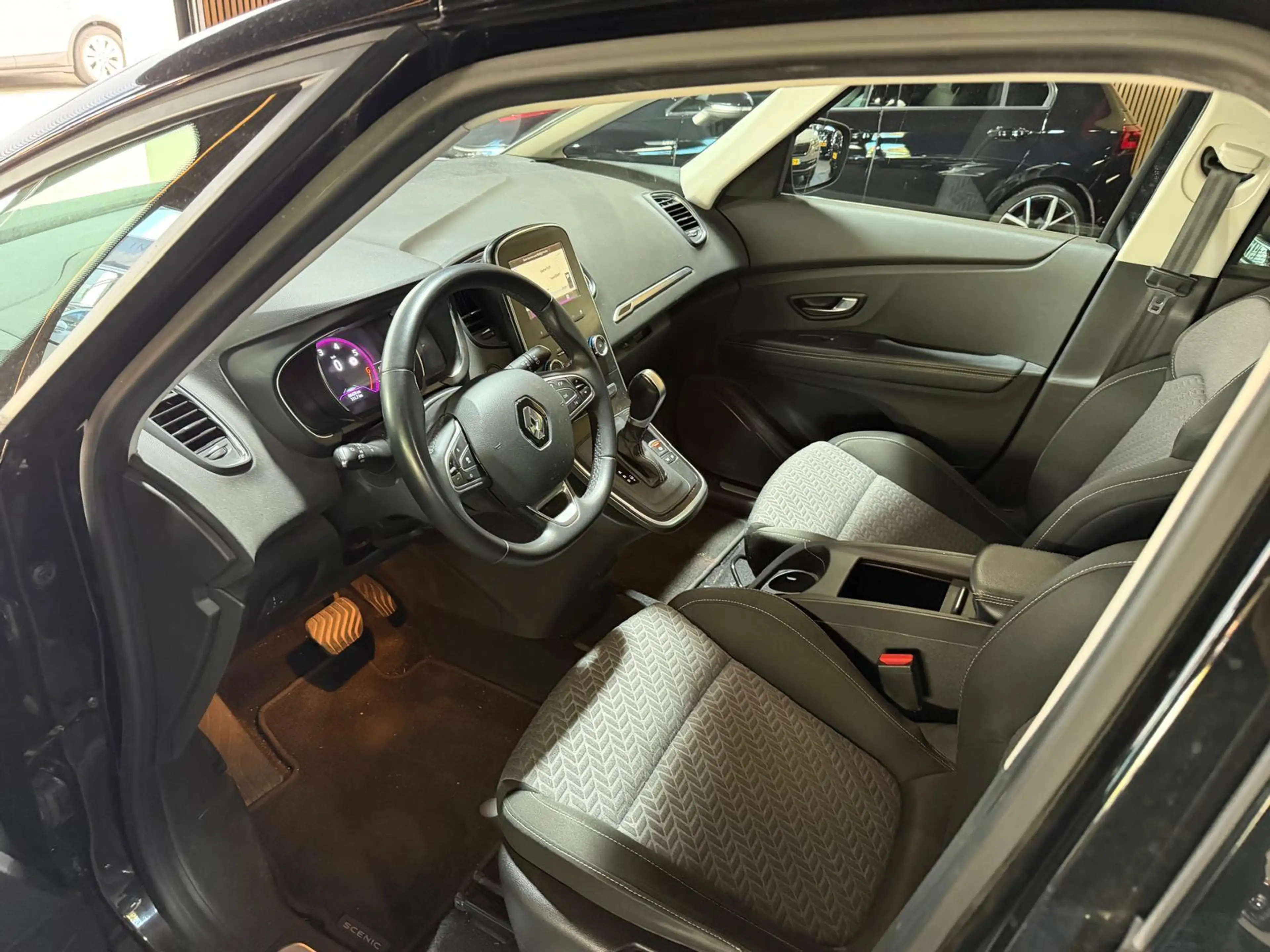 Renault Scenic 1.3 TCe Limited — photo 8
