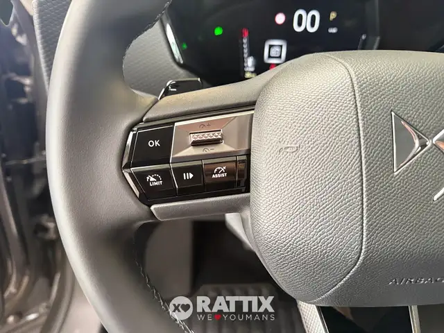 DS Automobiles DS 4 view 9