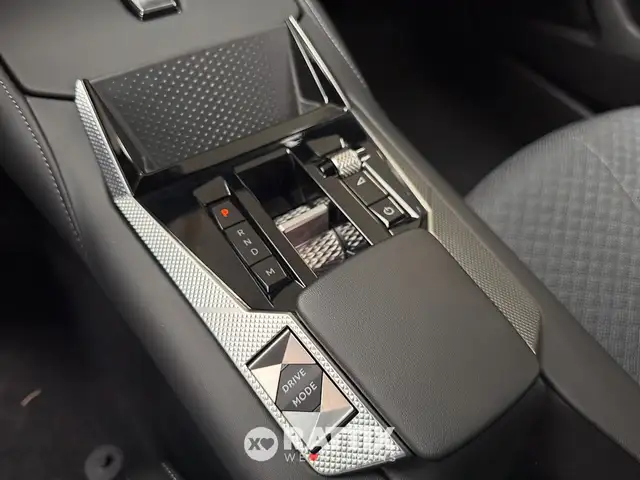 DS Automobiles DS 4 view 13
