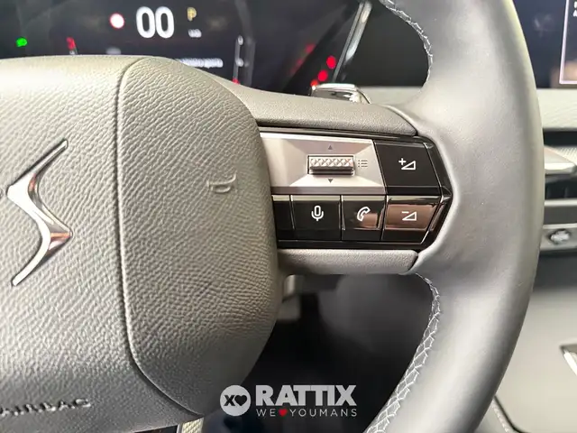 DS Automobiles DS 4 view 10