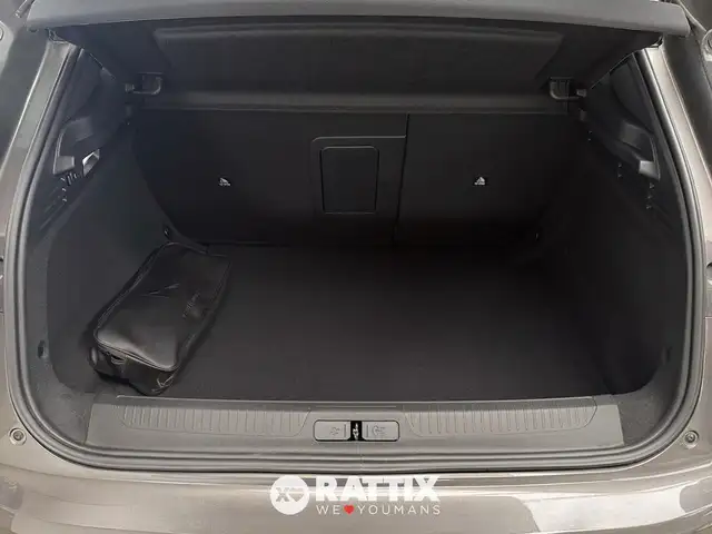 DS Automobiles DS 4 view 5