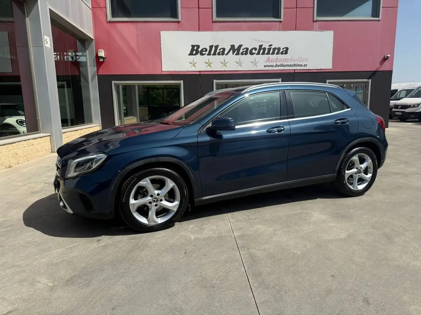 Mercedes-Benz GLA 200 d Bleu - 2