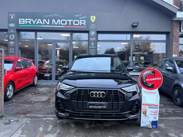 Audi Q3 view 18