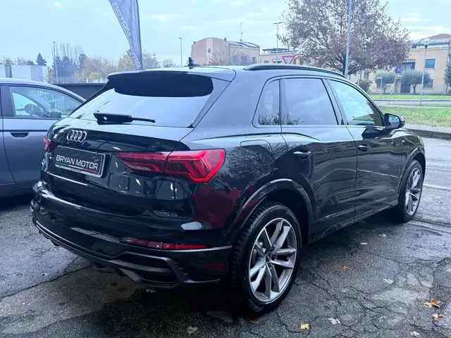 Audi Q3 view 4