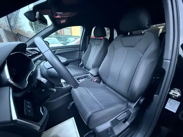 Audi Q3 view 7