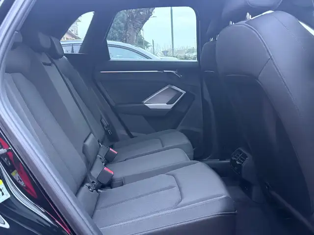 Audi Q3 view 9