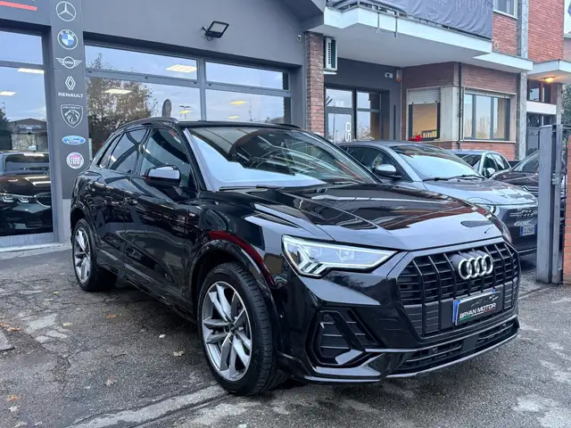 Audi Q3 view 5