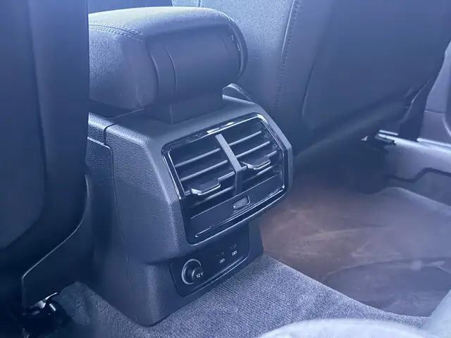 Audi Q3 view 17