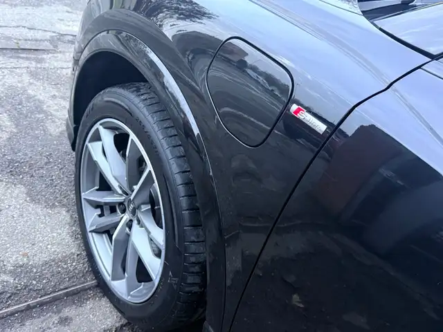 Audi Q3 view 15
