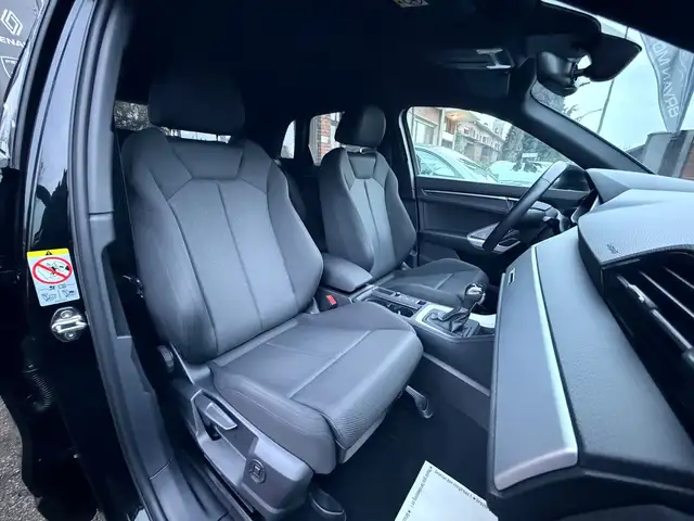 Audi Q3 view 6