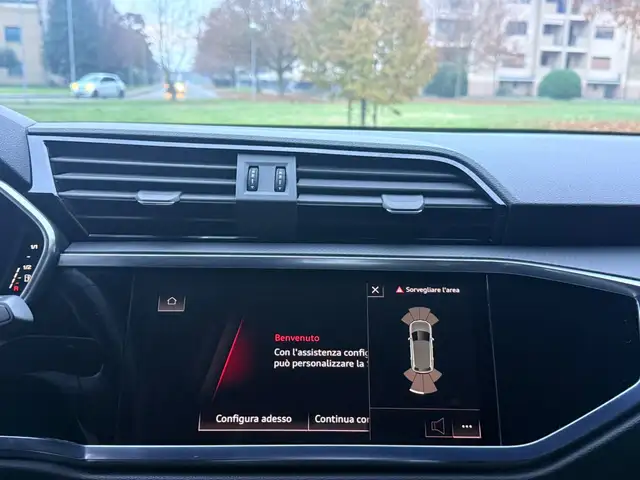 Audi Q3 view 13