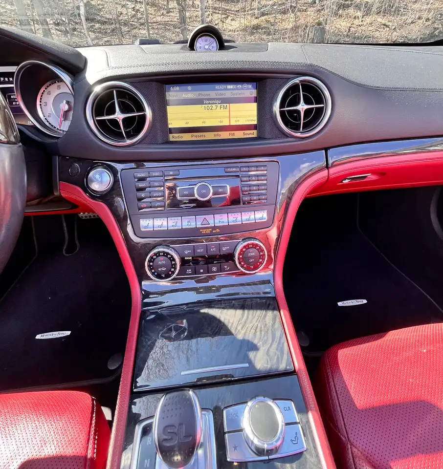 Mercedes-Benz SL снимка Mercedes-Benz SL