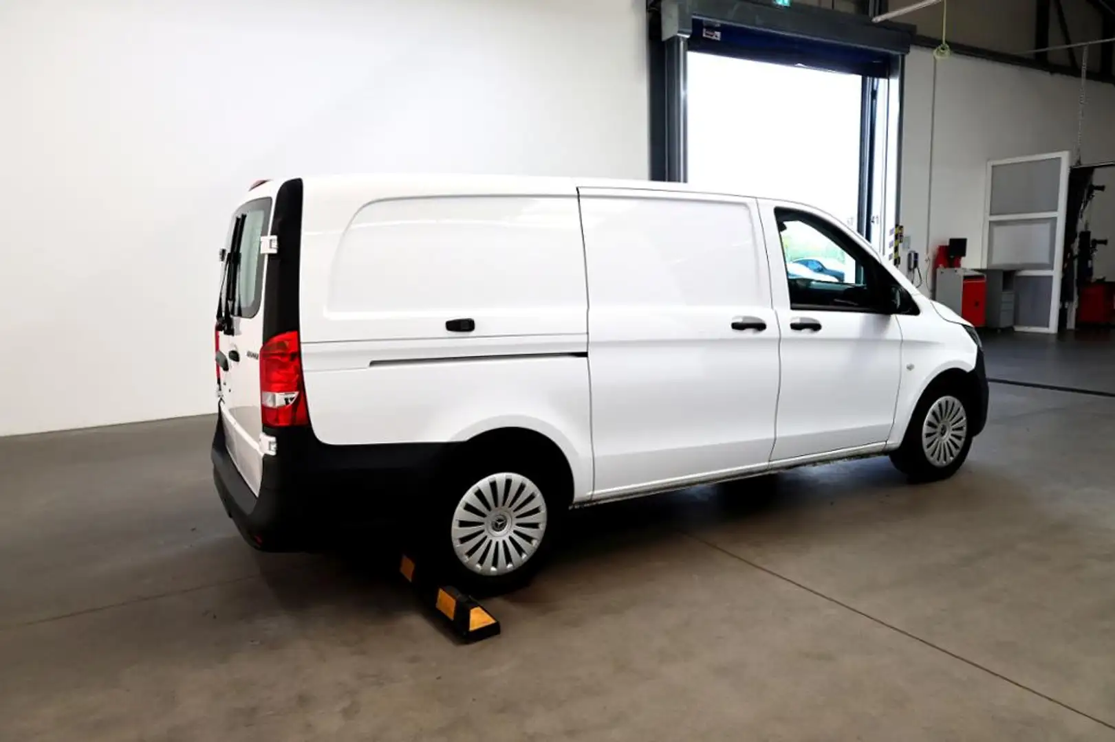 Mercedes-Benz Vito 116CDI Kasten Lang MOPF Hecktüren/Klima Weiß - 2