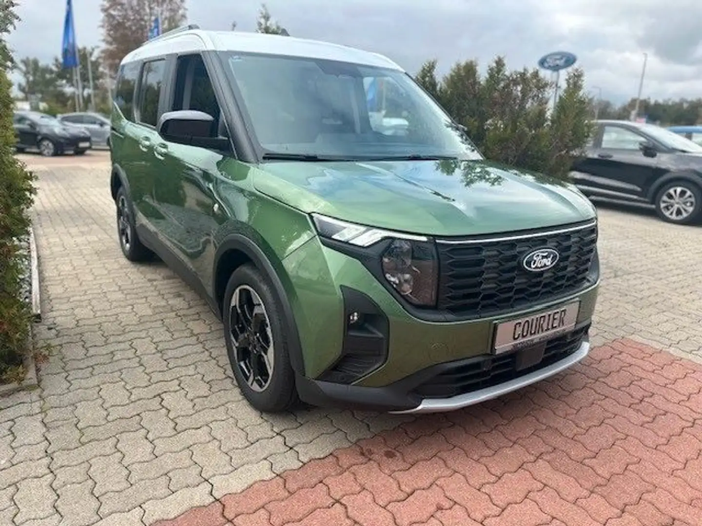 Ford Tourneo Courier Active 125PS Automatik *Lager* Grün - 1