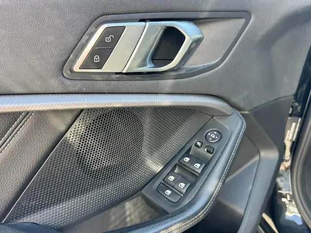 BMW 1 Series view 14