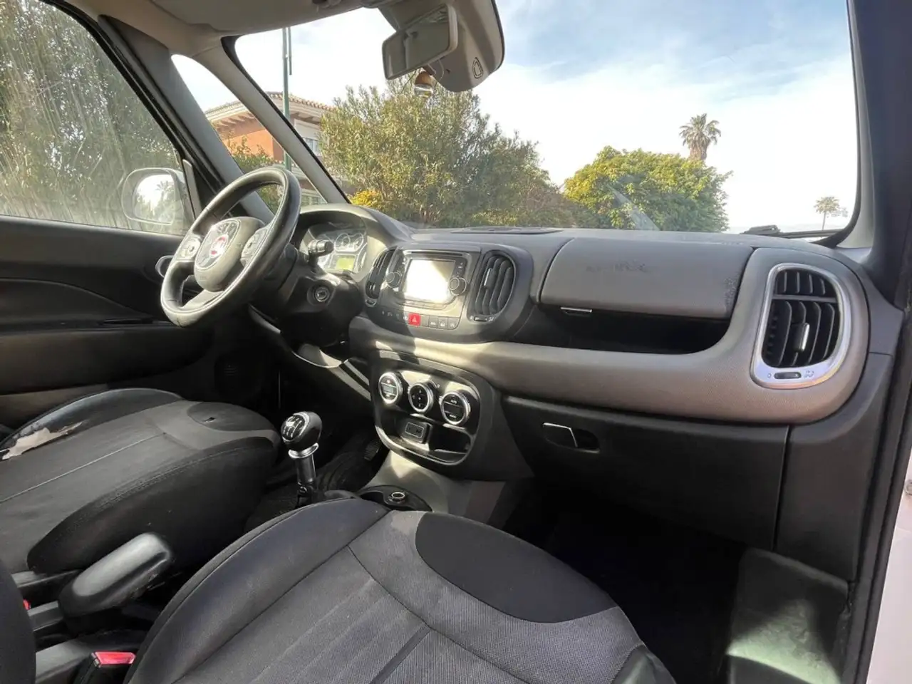 2015 Fiat 500L 1.6Mjt II S&S Lounge 120, photograph 7