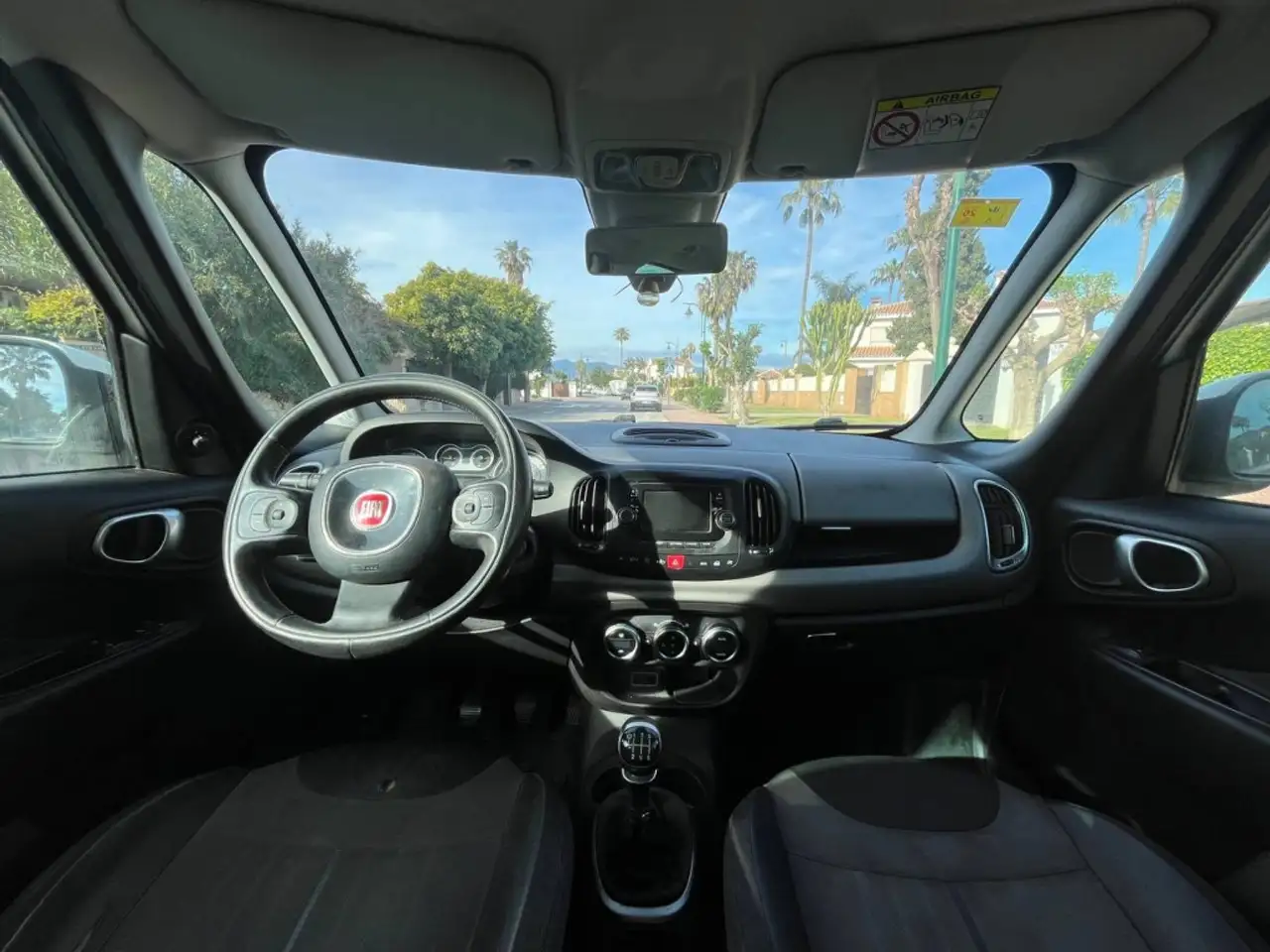 2015 Fiat 500L 1.6Mjt II S&S Lounge 120, photograph 5