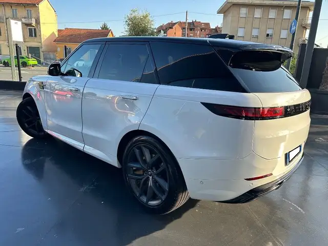 Land Rover Range Rover Sport view 3
