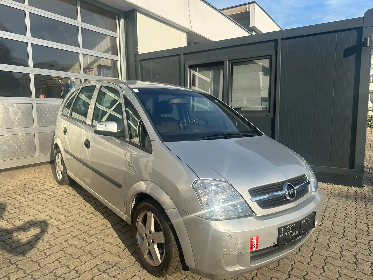 Opel Meriva Meriva 1,6 Enjoy Silber - 2