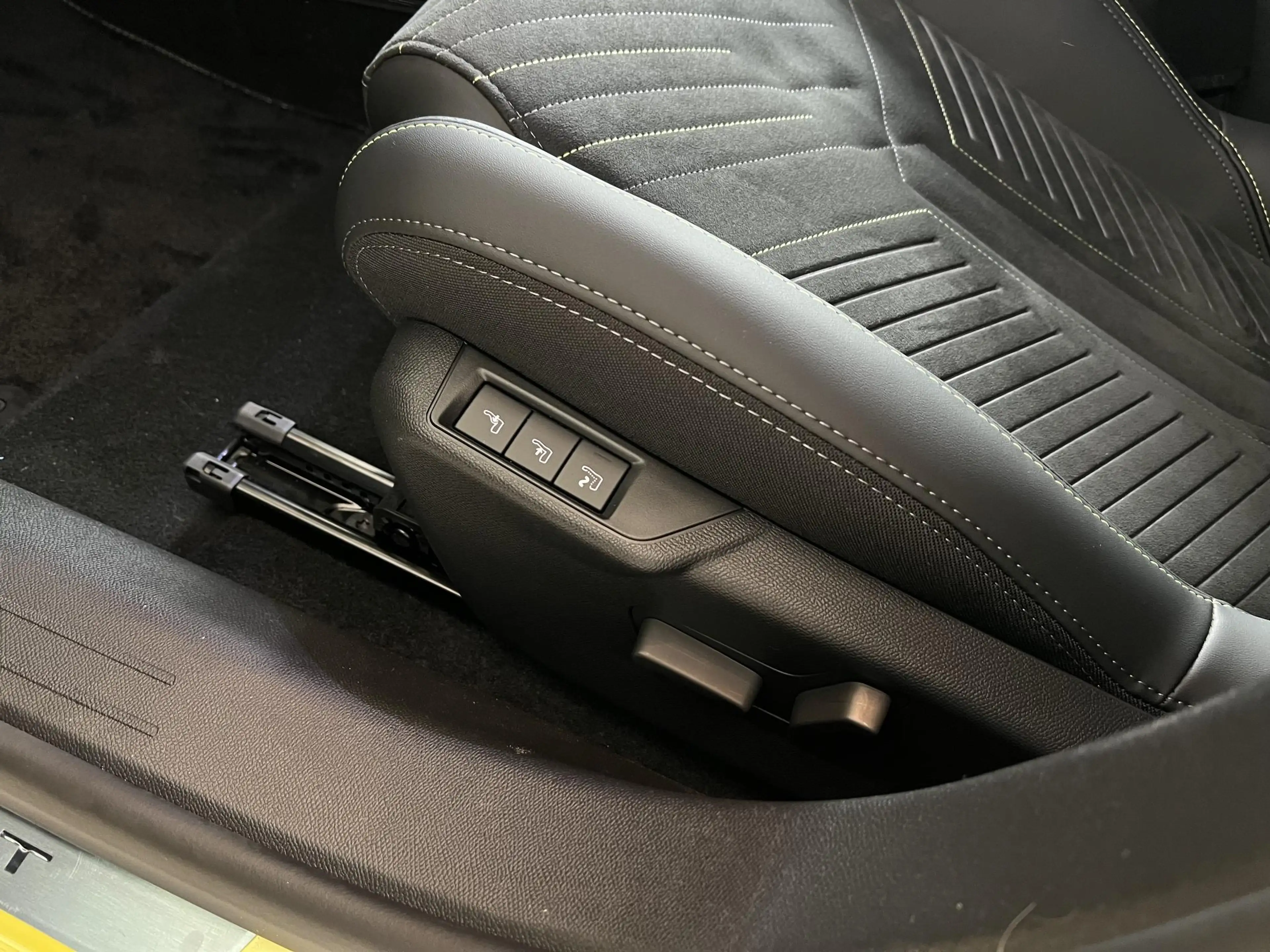 Peugeot e-208 EV GT 51 kWh | Long range | Stoelverwarming & Mass — photo 7