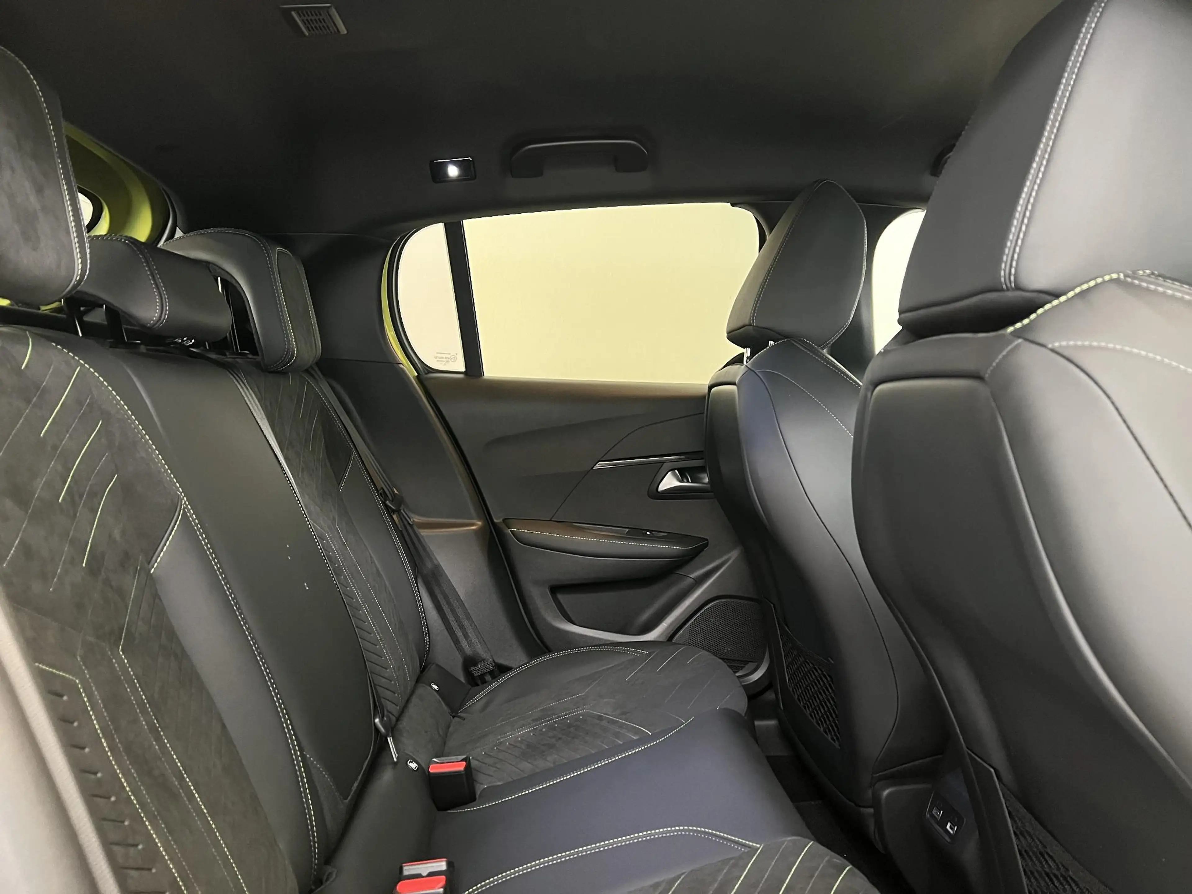 Peugeot e-208 EV GT 51 kWh | Long range | Stoelverwarming & Mass — photo 8