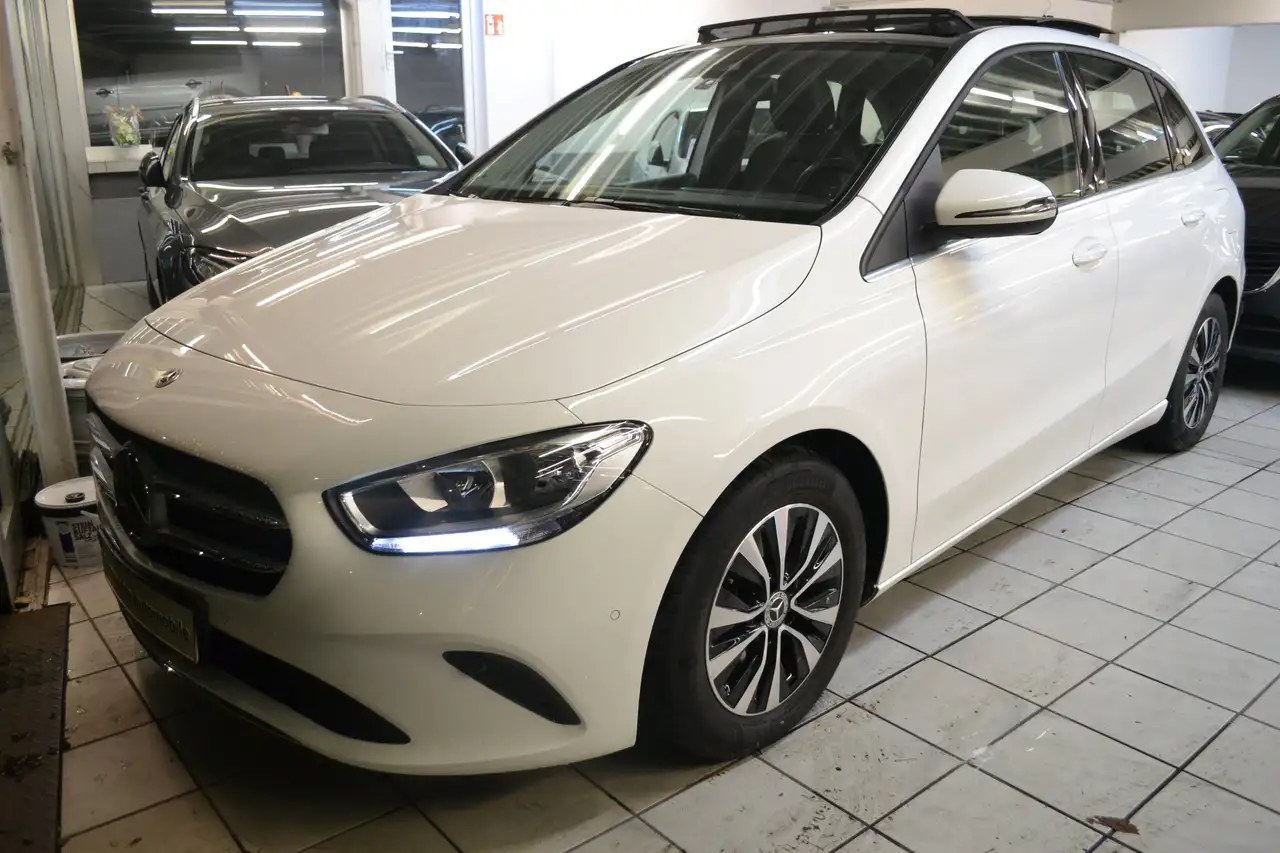 Mercedes-Benz B 180 D Style *PANORAMA*TEILLEDER*NAVIGATION*TEMPOMAT