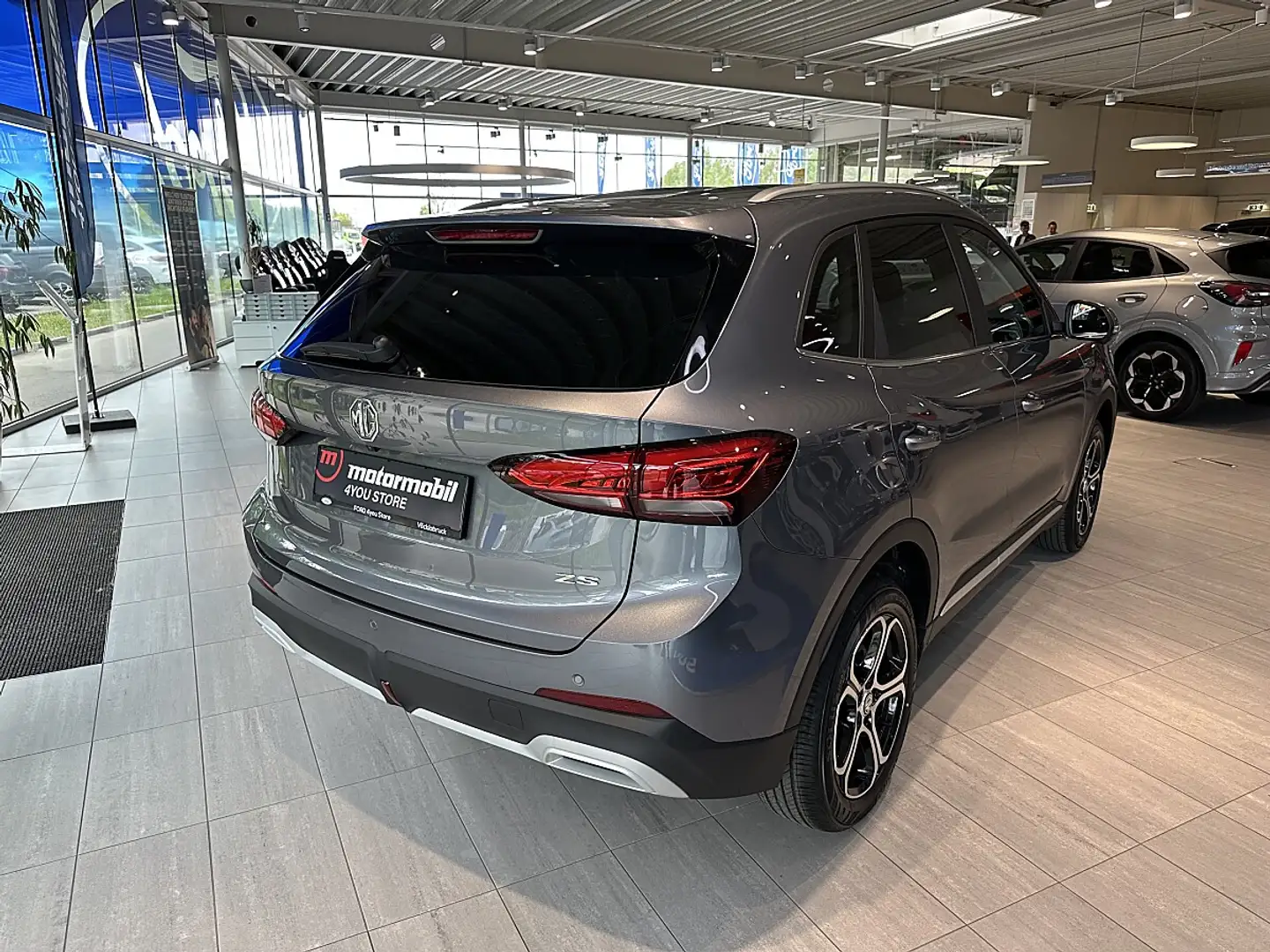 MG ZS + 1.5 Deluxe Grau - 2