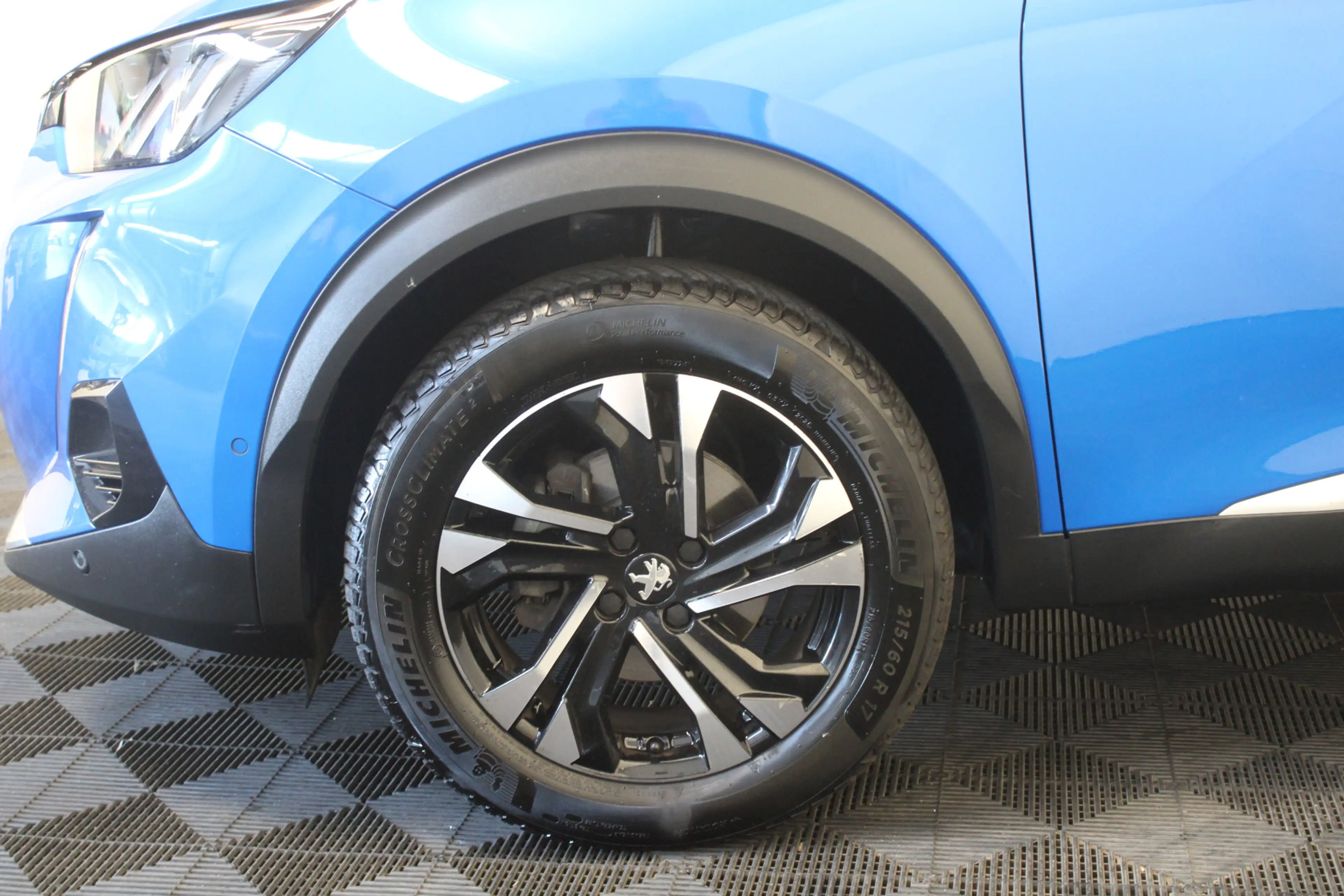 Peugeot 2008 1.2 PureTech GT — photo 11