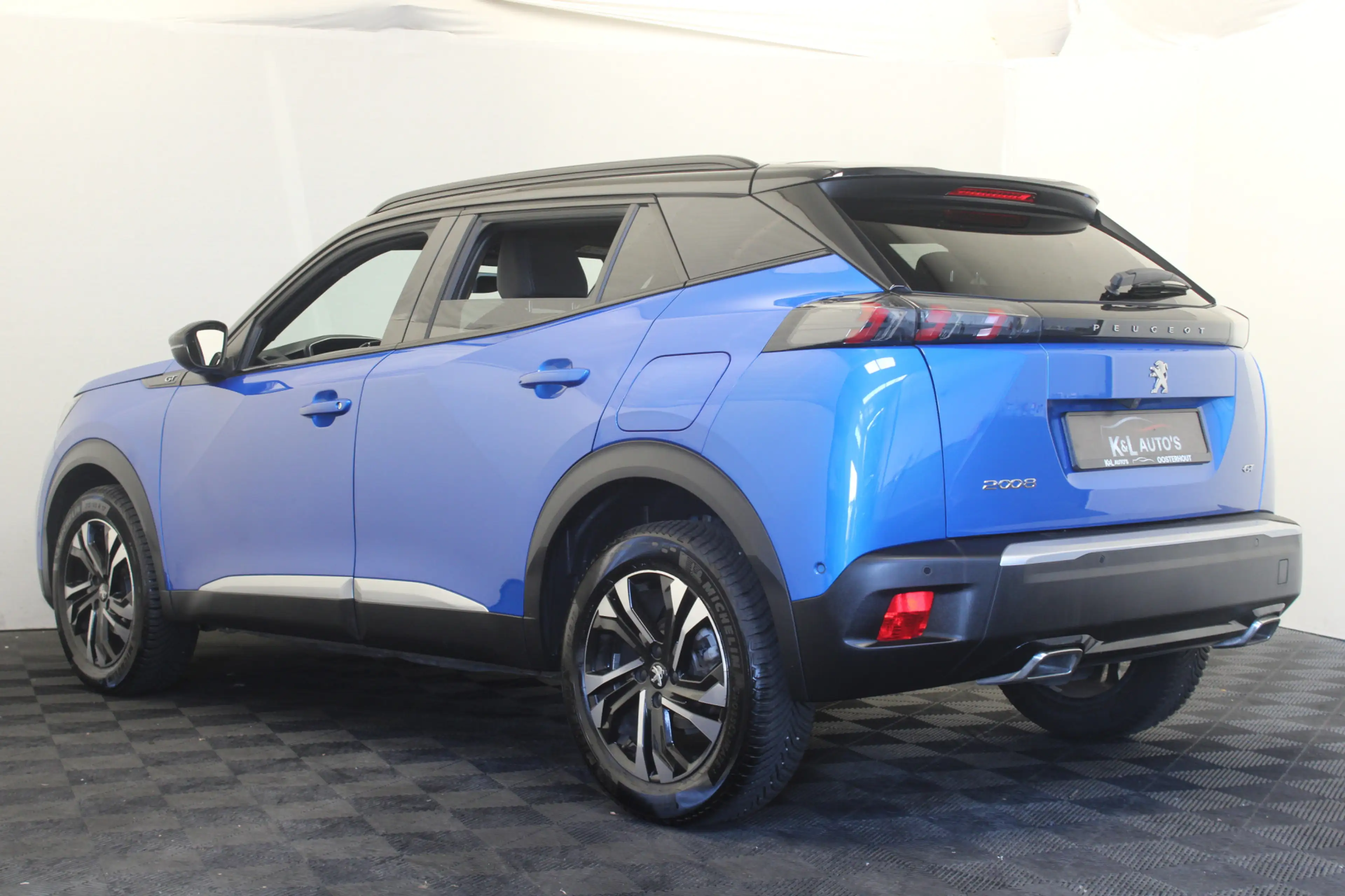 Peugeot 2008 1.2 PureTech GT — photo 7